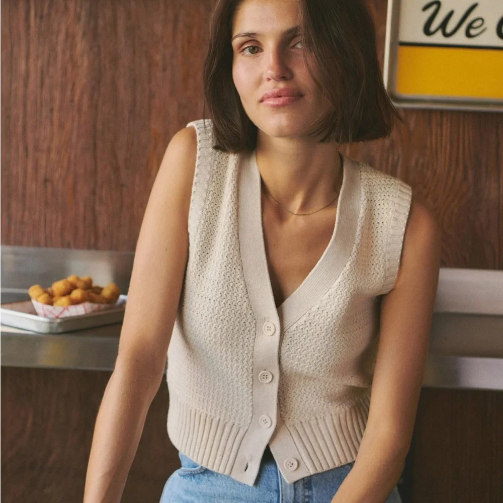 Marine Layer Robin Sweater Vest in Seashell, size Small - Picture 2 of 8